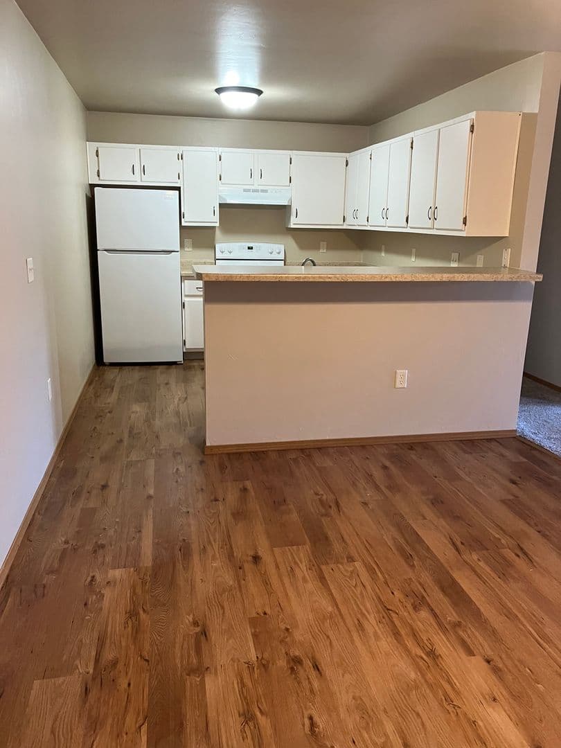 Neenah Apartment: 1251-1275 Christopher Drive