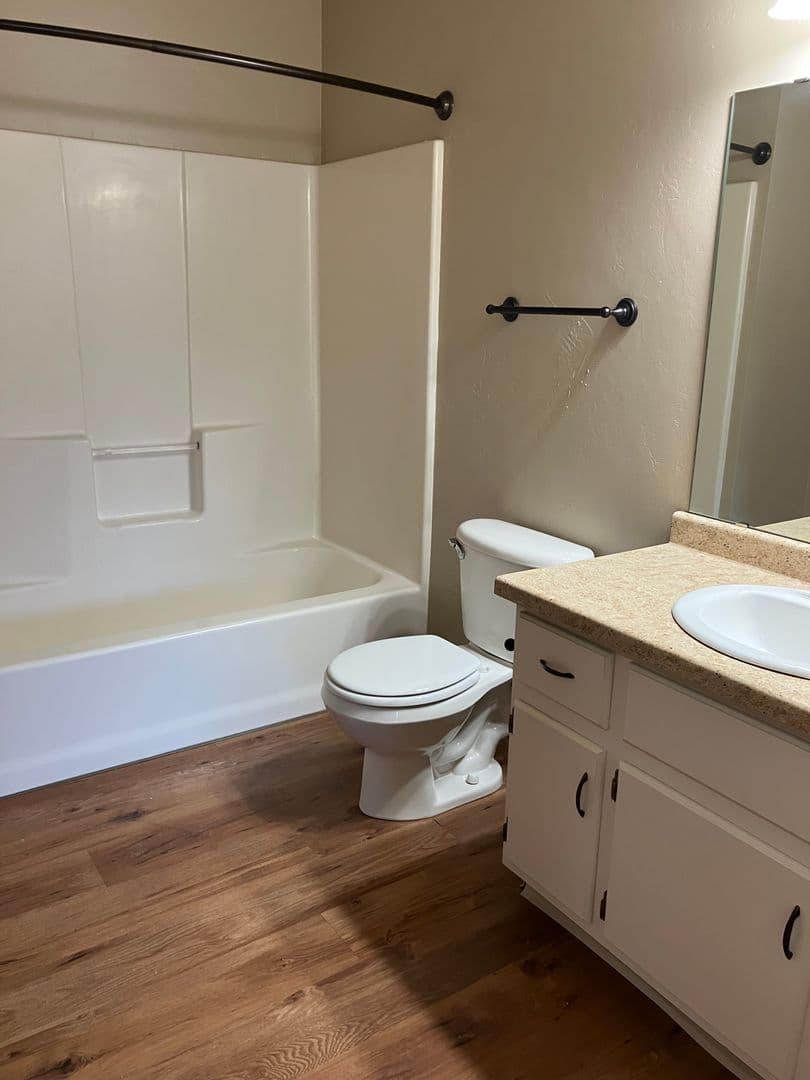 Neenah Apartment: 1251-1275 Christopher Drive