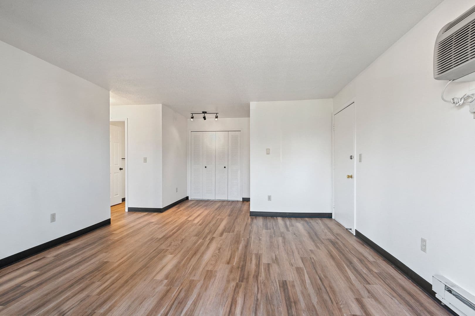 Manitowoc Apartment: 1701 - 1718 Cedar Grove Drive