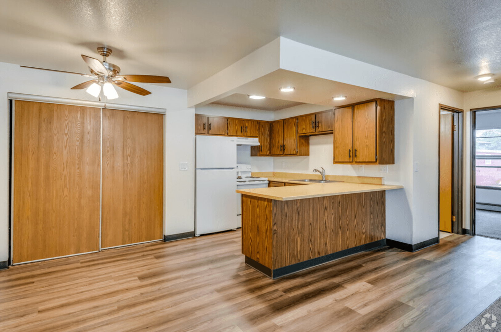 Oshkosh Apartment: 1705 - 1745 Taft Avenue