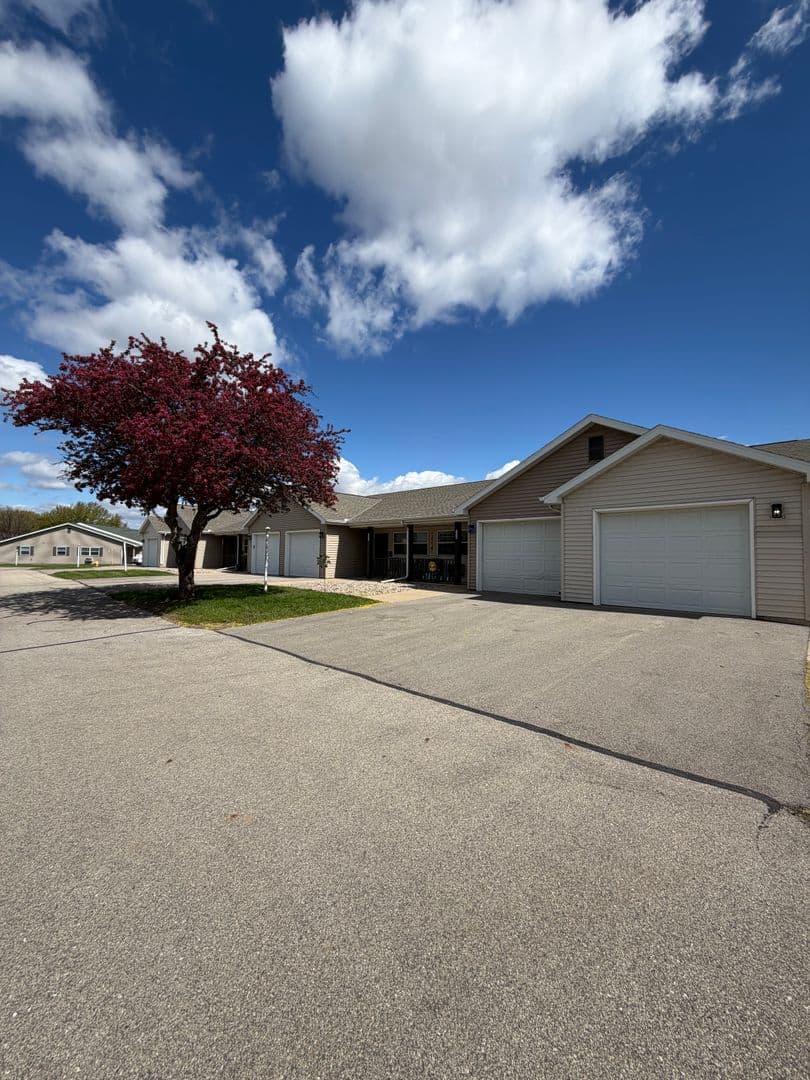 Oshkosh Apartment: 1120 -1270 W. 20th Avenue