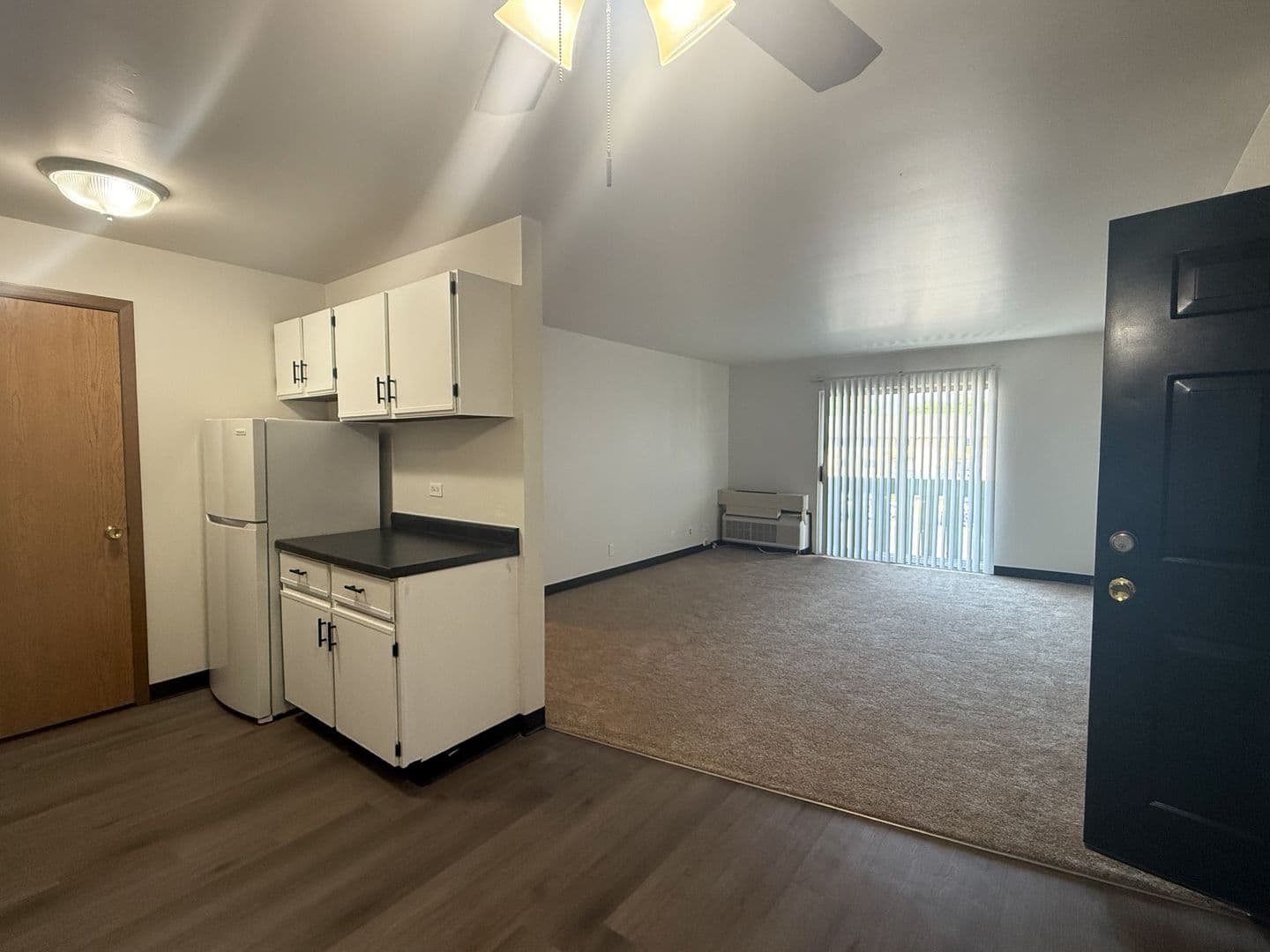 Twin Lakes Apartment: 1601 - 1761 Wilmot Avenue