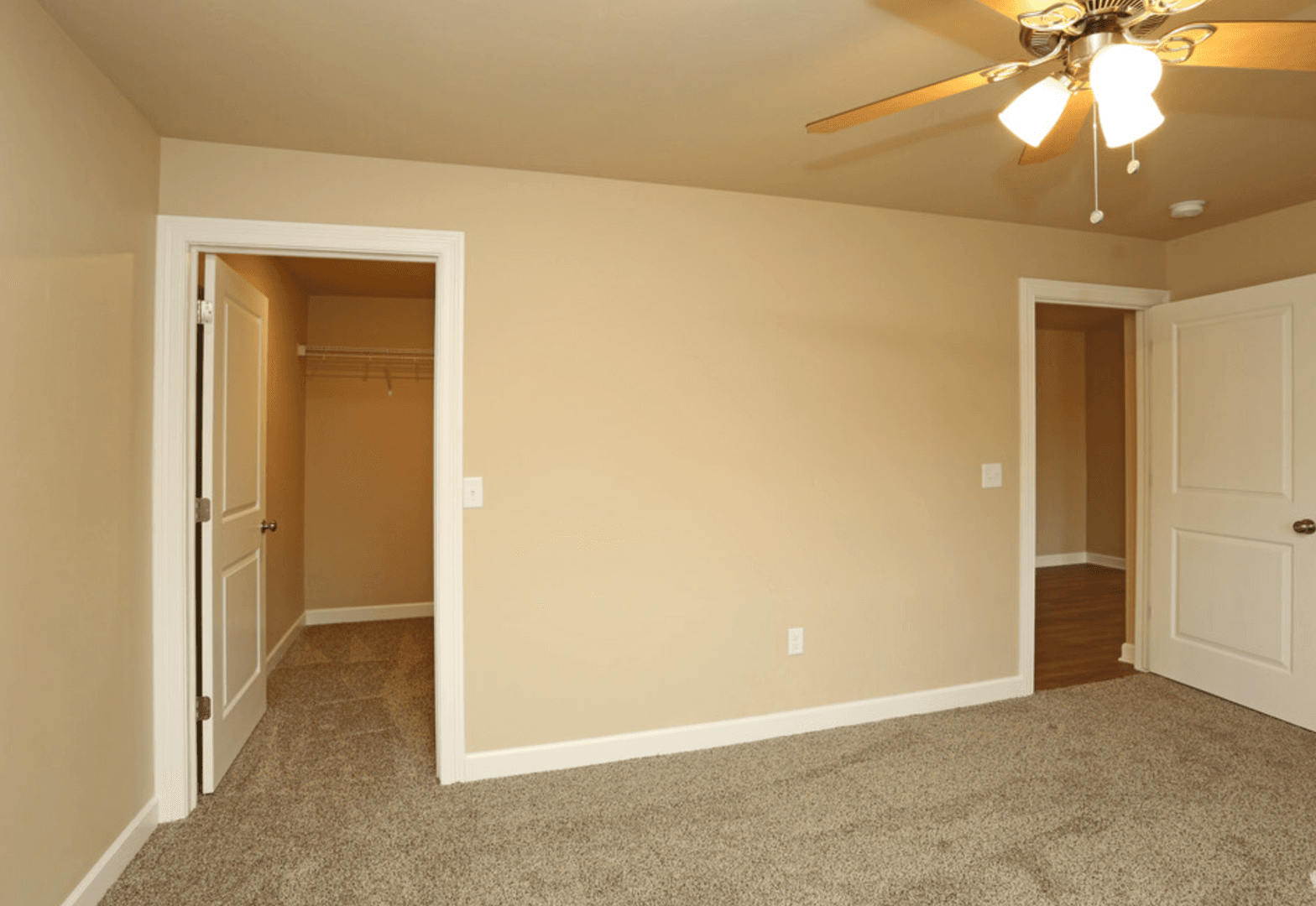 Lake Mills Apartment: 800-820 Brewster Drive