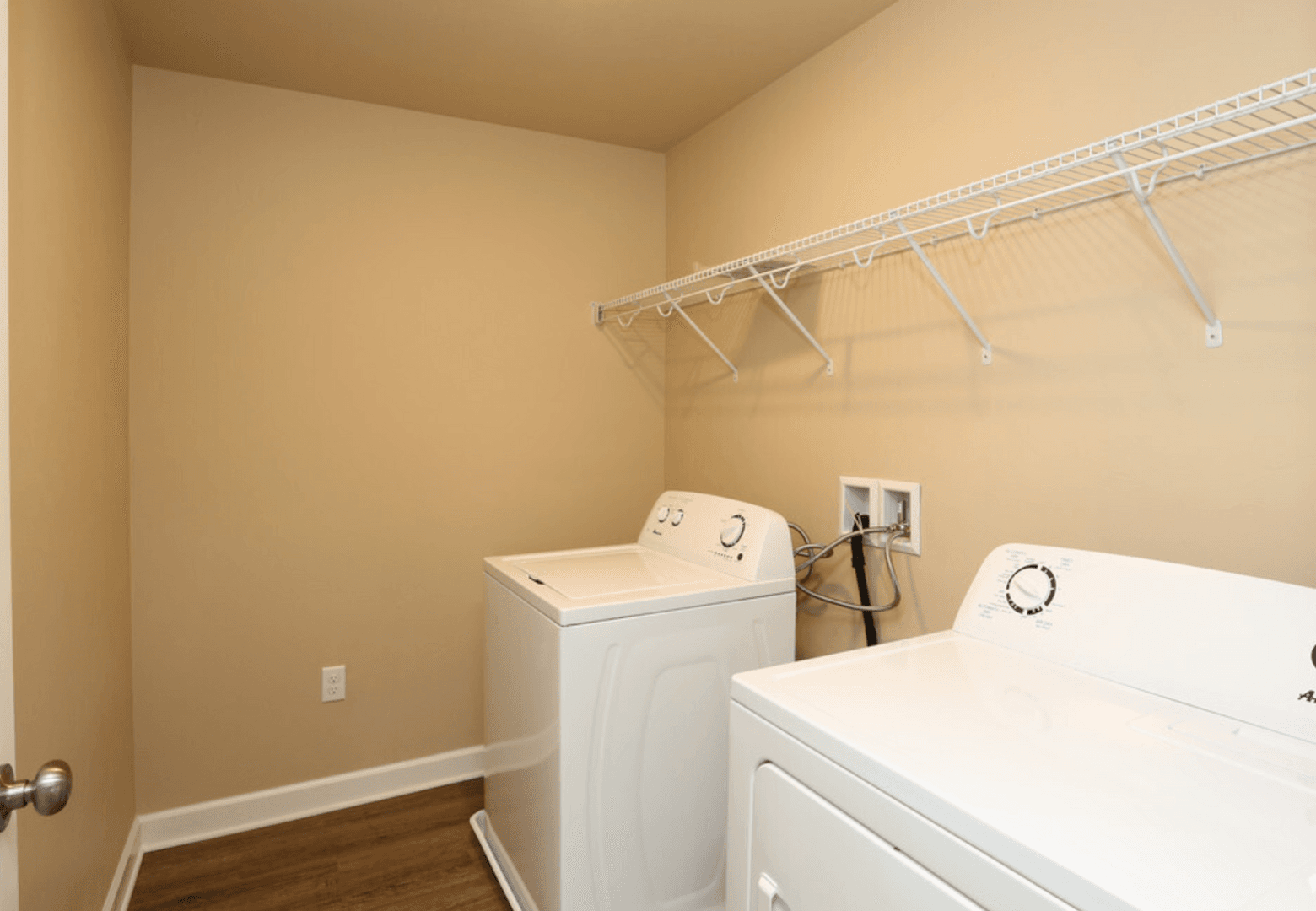 Lake Mills Apartment: 800-820 Brewster Drive