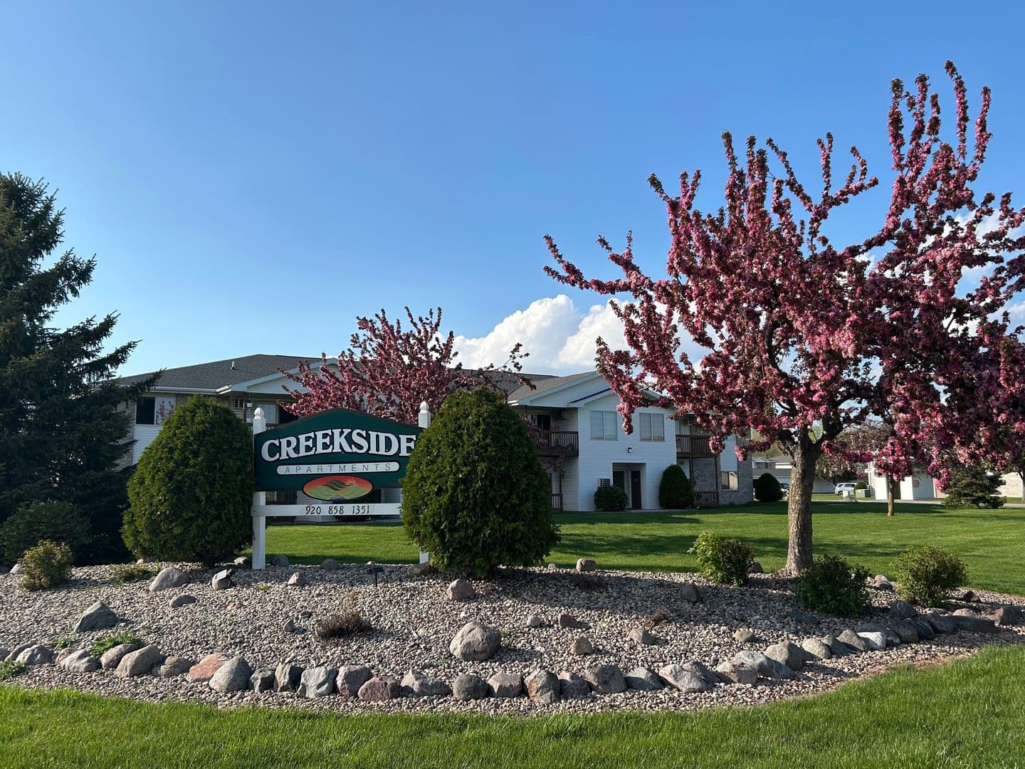 Neenah Apartment: 1251-1275 Christopher Drive