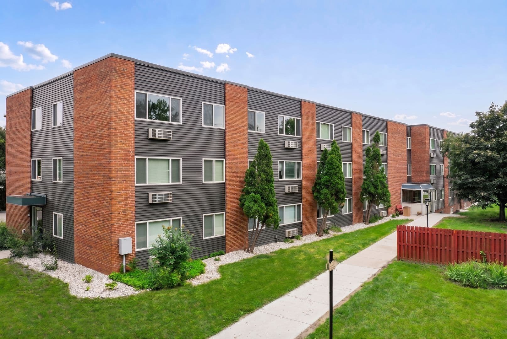 Milwaukee Apartment: 2827 - 2951 W. Parnell Avenue