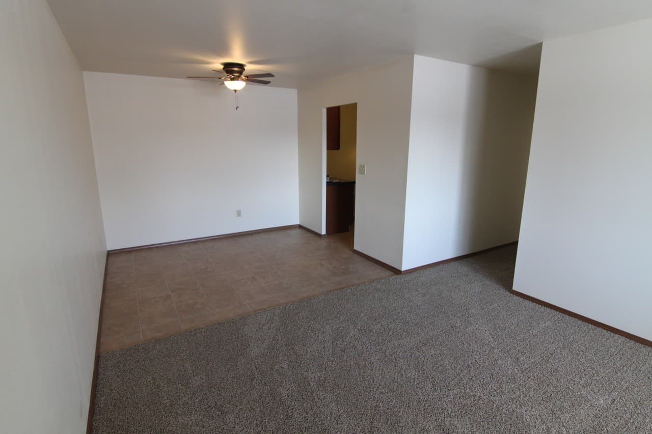Germantown Apartment: N114 W15775   W15929 Sylvan Cr