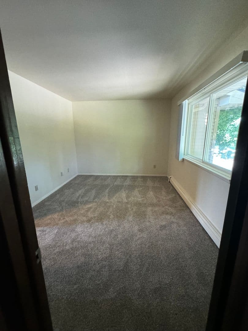 Oshkosh Apartment: 702 - 830 Stillwell Avenue
