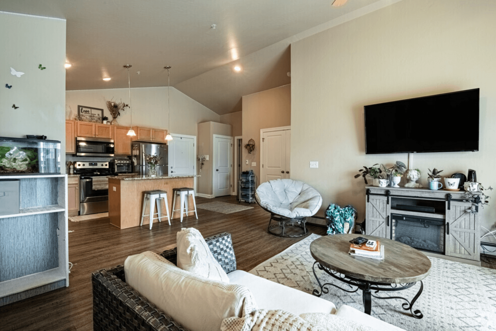 Lake Mills Apartment: 800-820 Brewster Drive