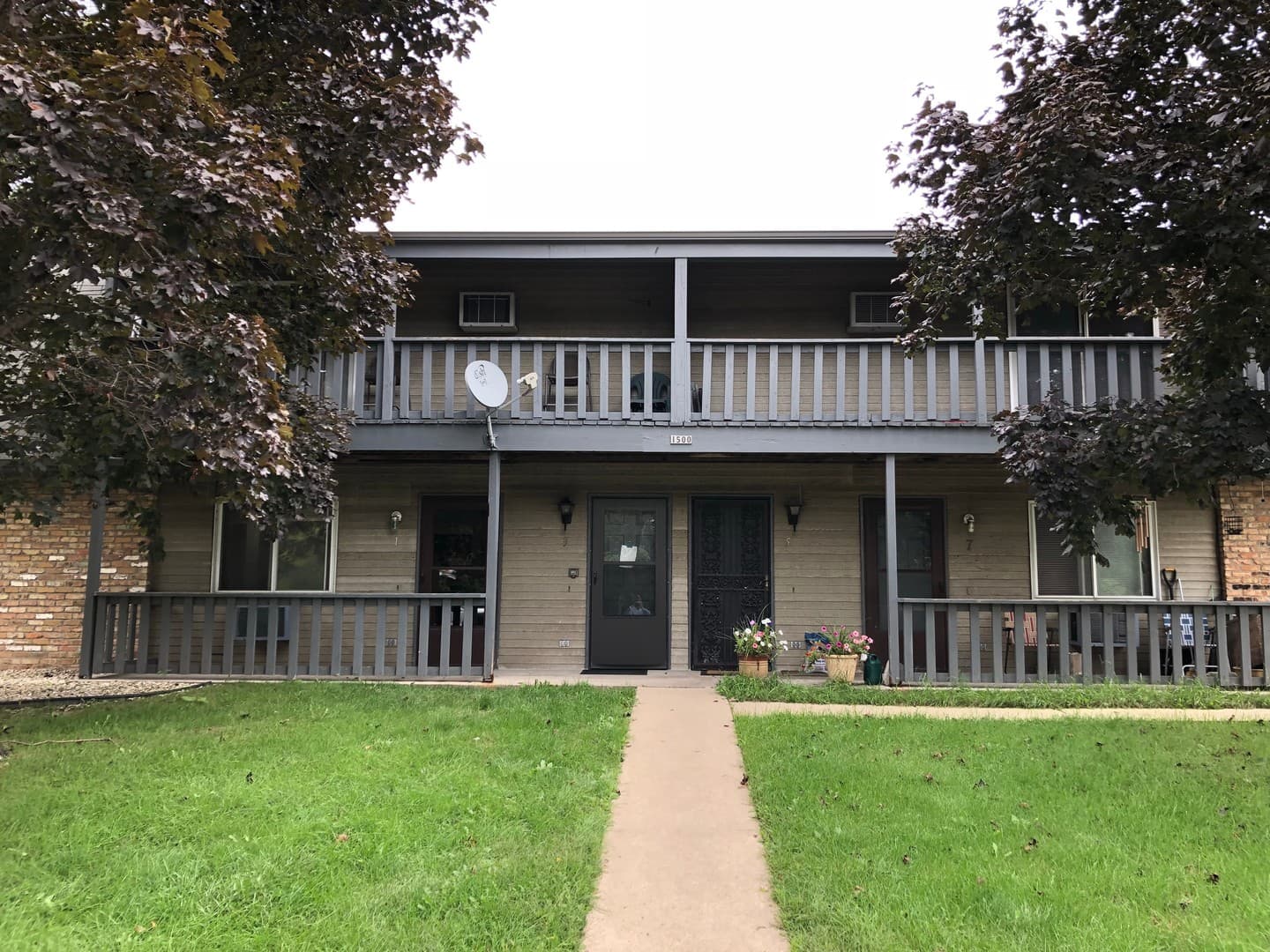 West Allis Apartment: 1500 S. 116th Street