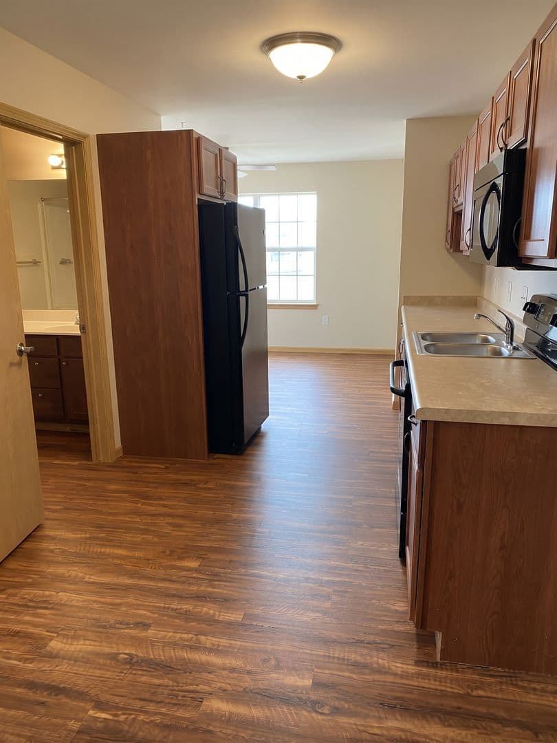 Whitewater Apartment: 533 & 539 W. Caine St