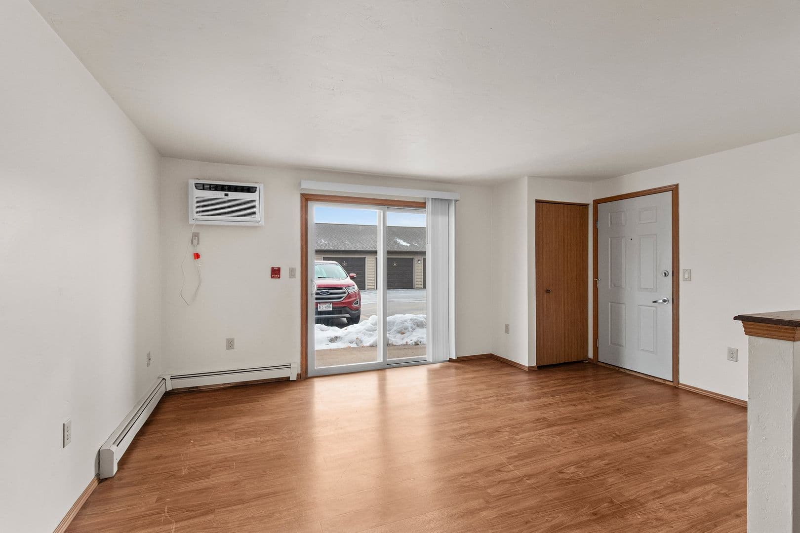 Green Bay Apartment: 1040, 1110, 1130 & 1140 Moraine Way