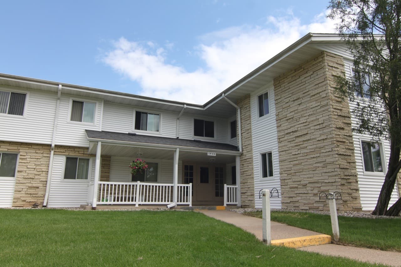 Stevens Point Apartment: 1300 1400 Sixth Ave.