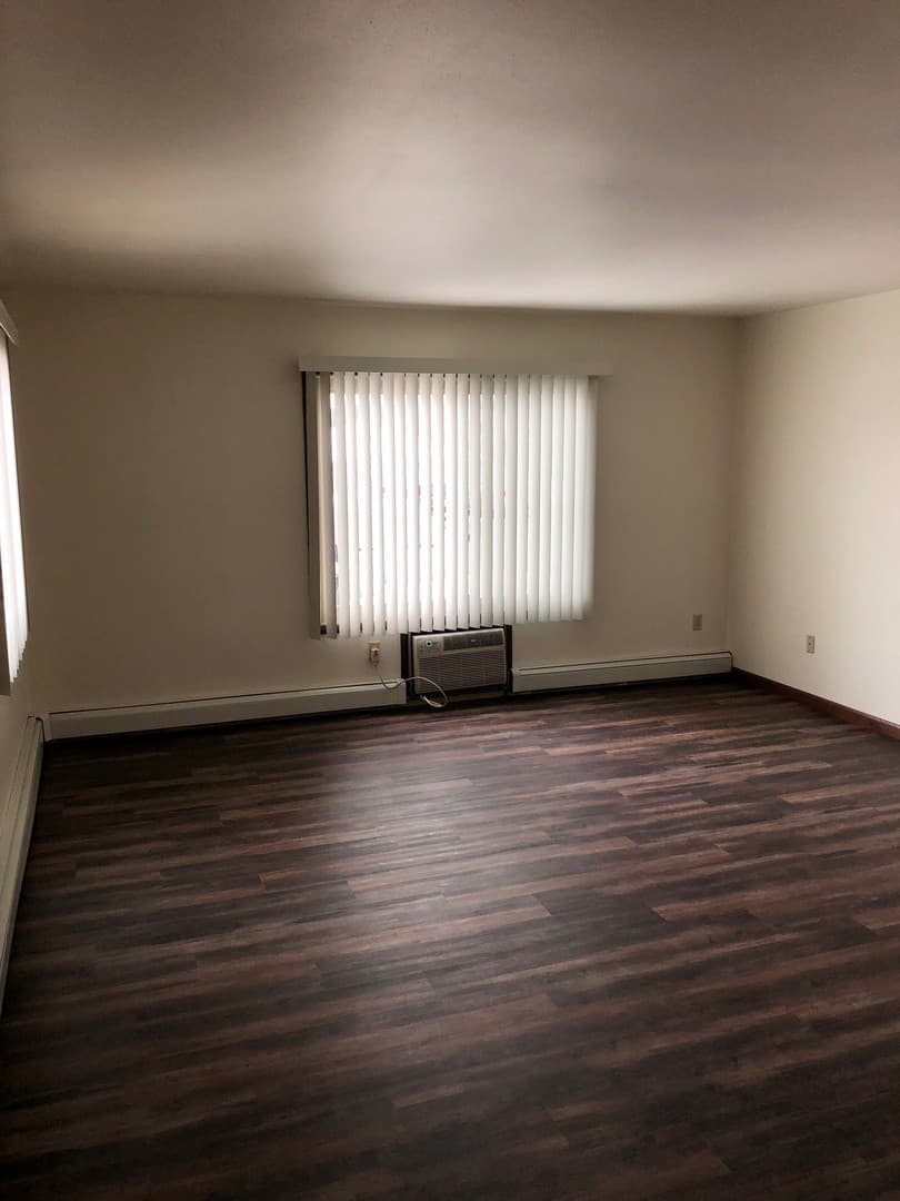 Lake Mills Apartment: 400 Browns Court