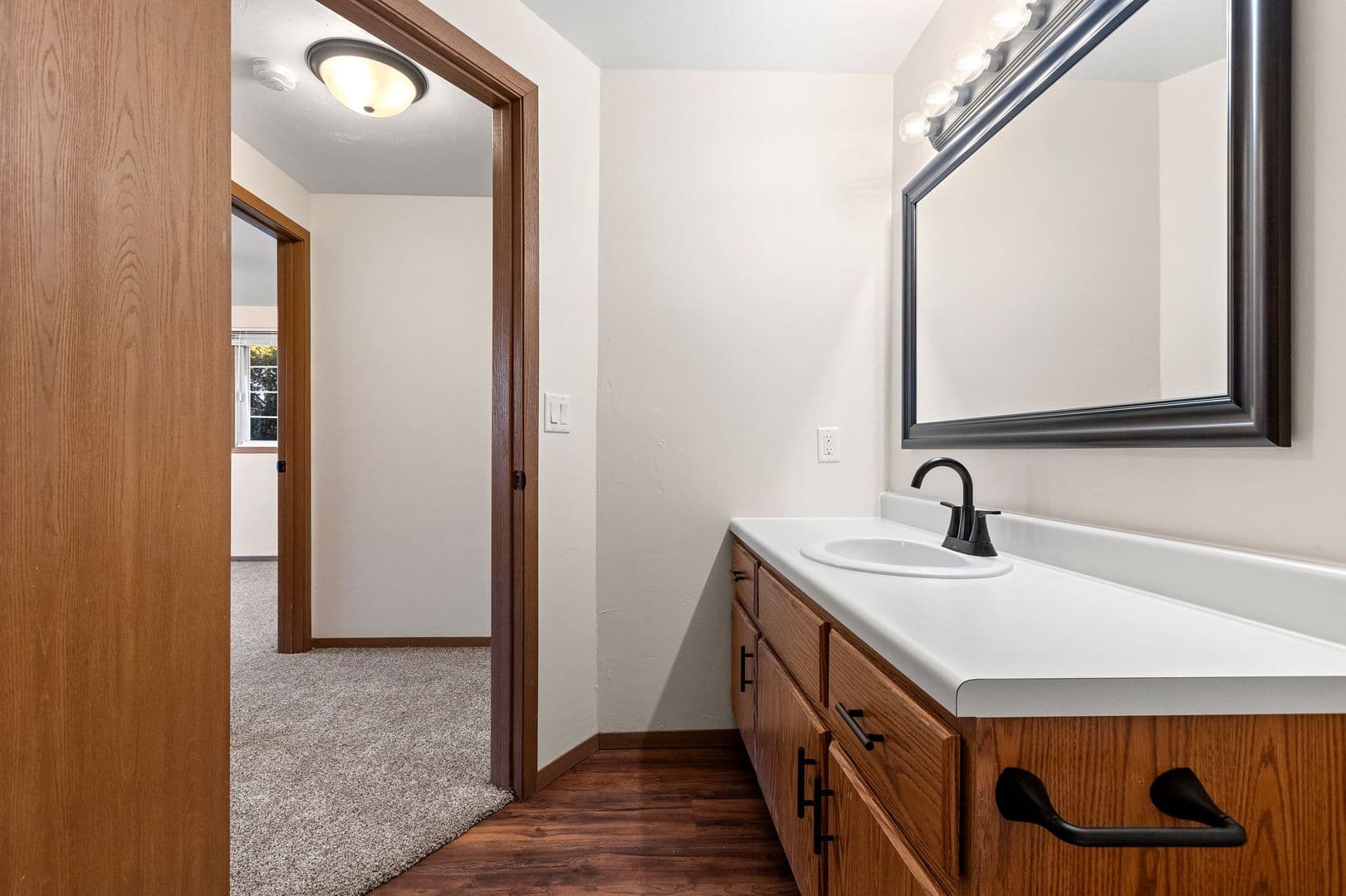 De Pere Apartment: 1258-1290 Scheuring Road