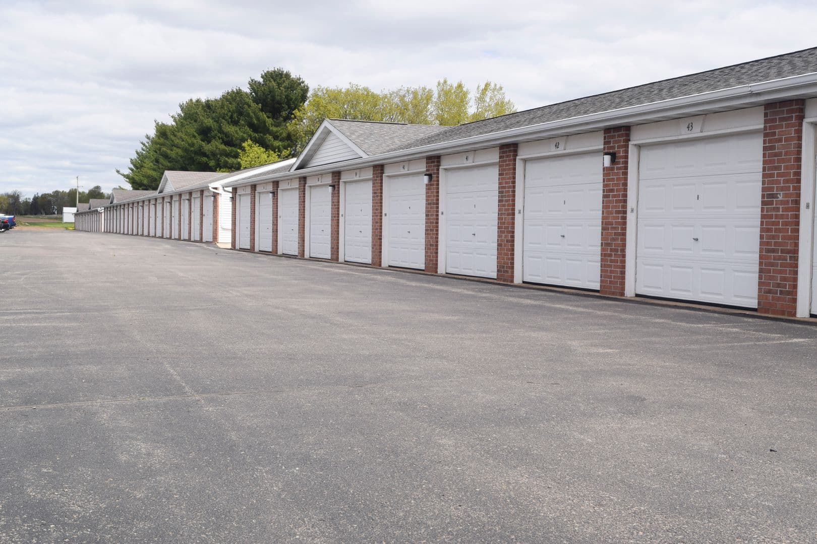 Clintonville Apartment: 100, 102, 104, 106 & 108 W. Campus Drive