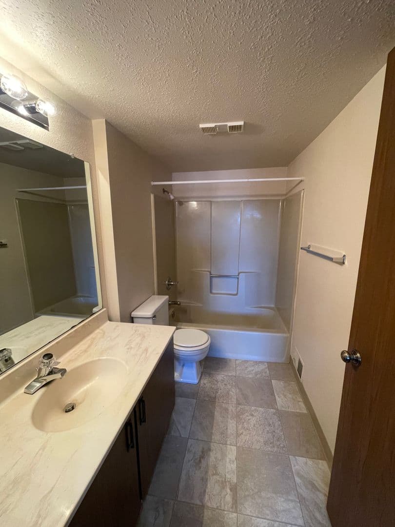Oshkosh Apartment: 1770 - 1810 Taft Avenue