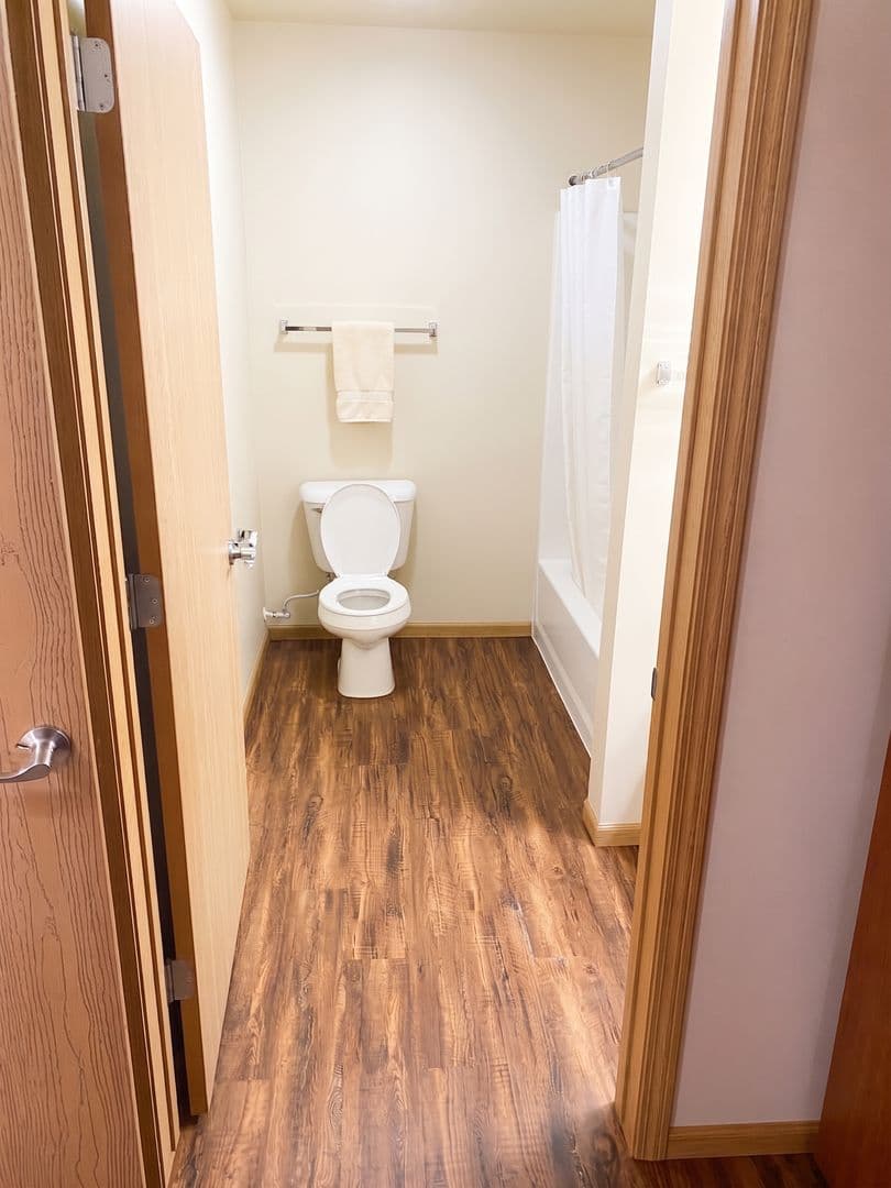 Whitewater Apartment: 533 & 539 W. Caine St