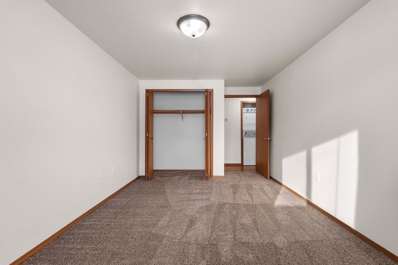 Green Bay Apartment: 1040, 1110, 1130 & 1140 Moraine Way