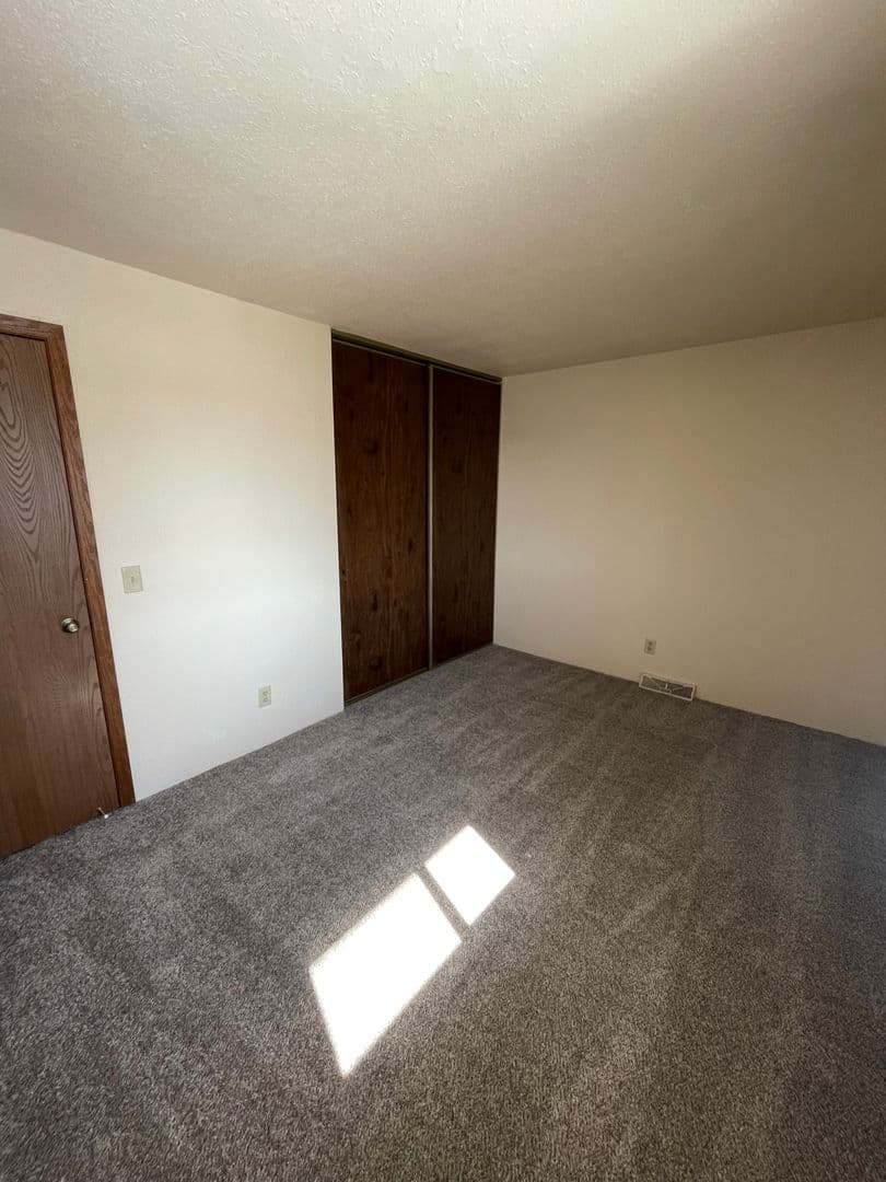 Oshkosh Apartment: 1770 - 1810 Taft Avenue