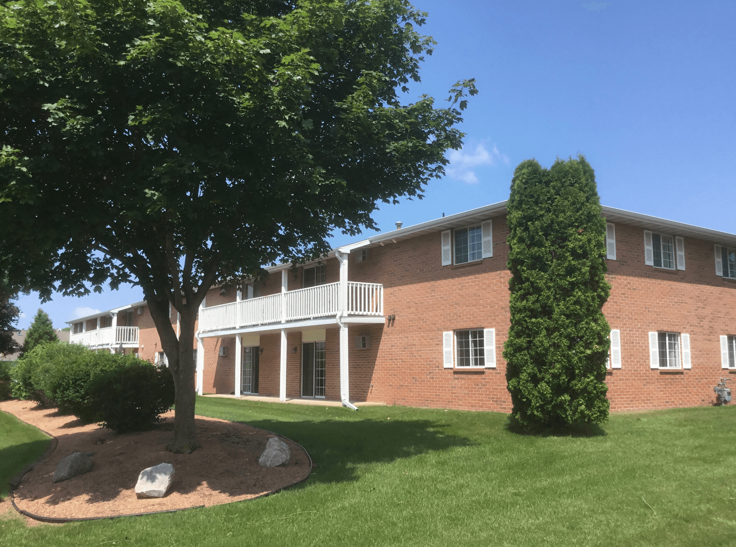 Menasha Apartment: 1300-1350 Lucerne Drive
