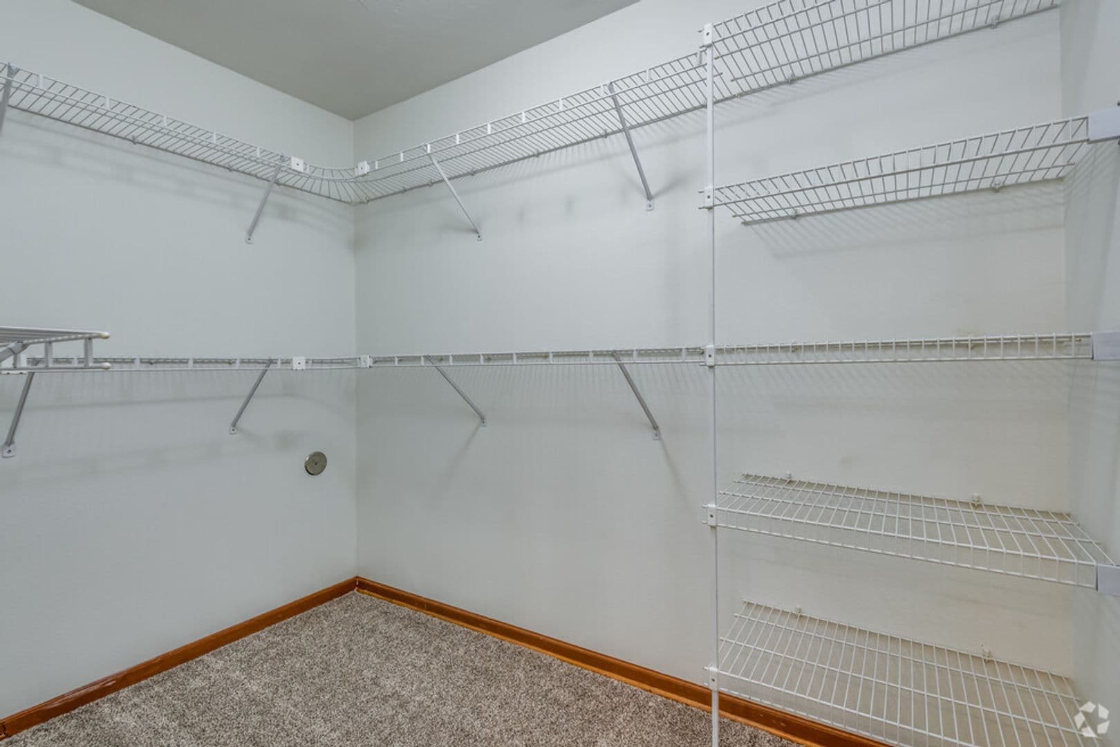 Green Bay Apartment: 2008 2108 Memorial Drive