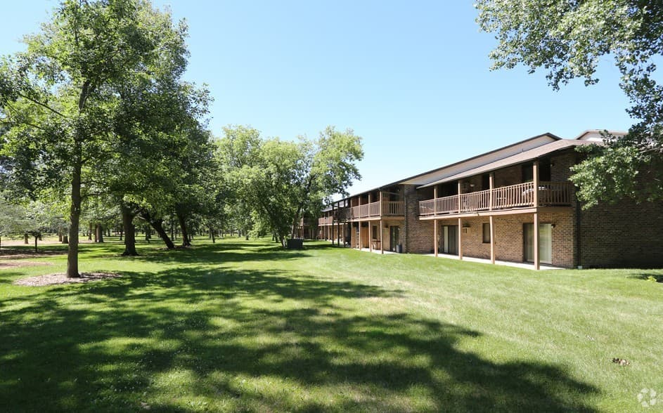 Green Bay Apartment: 1040, 1110, 1130 & 1140 Moraine Way