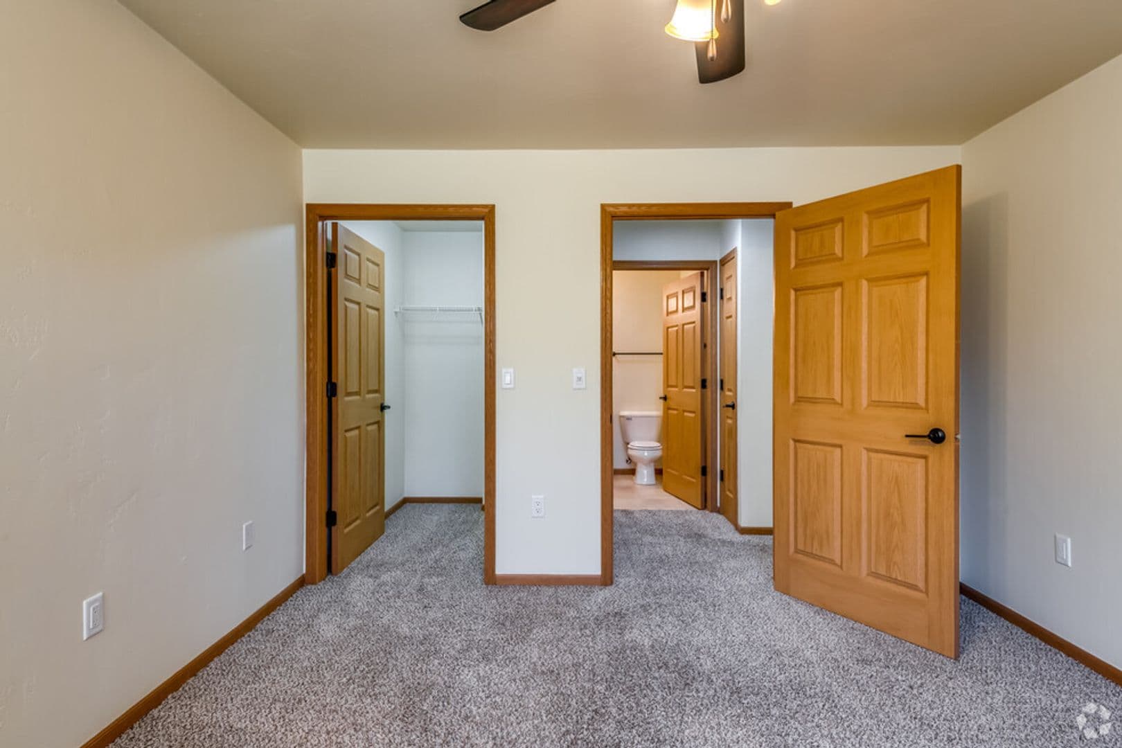 Green Bay Apartment: 1045   1081 Roland Lane