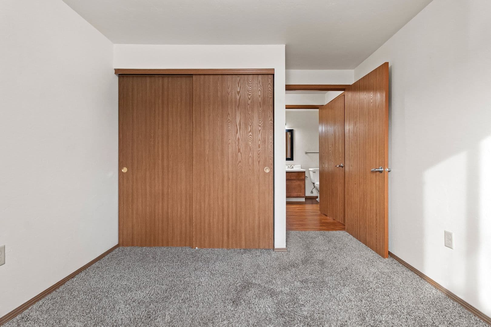 Green Bay Apartment: 1040, 1110, 1130 & 1140 Moraine Way