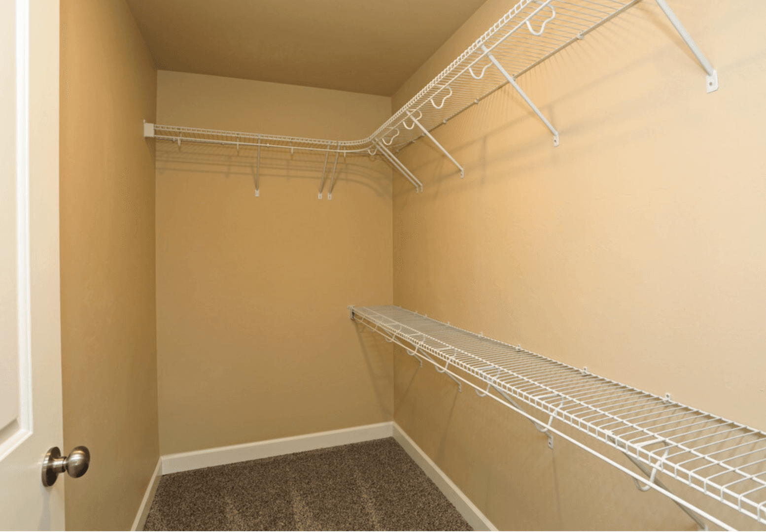 Lake Mills Apartment: 800-820 Brewster Drive