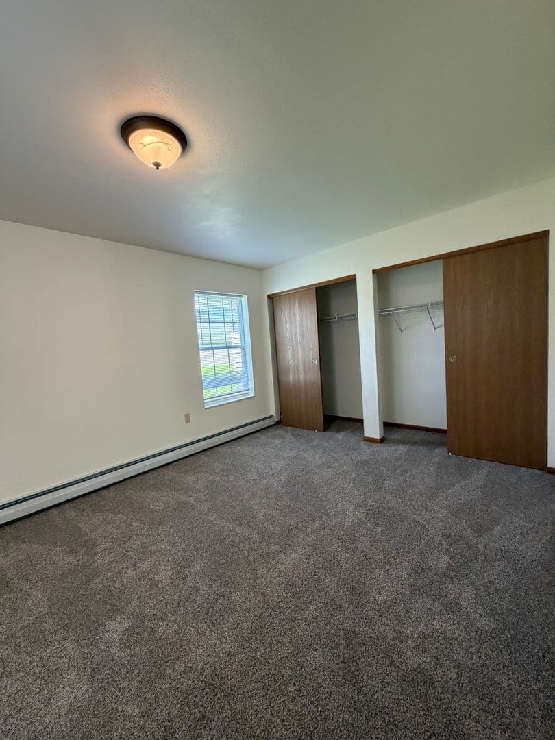 Oshkosh Apartment: 1120 -1270 W. 20th Avenue