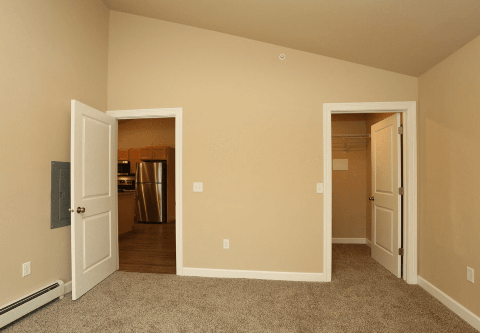 Lake Mills Apartment: 800-820 Brewster Drive