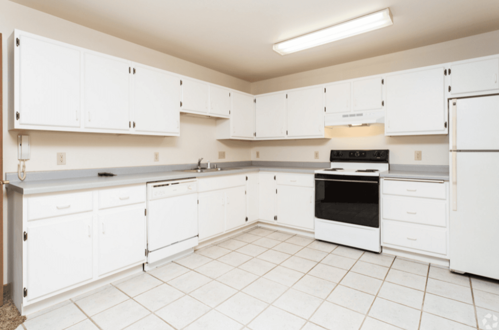 Marshfield Apartment: 905   1013 East Grant St.