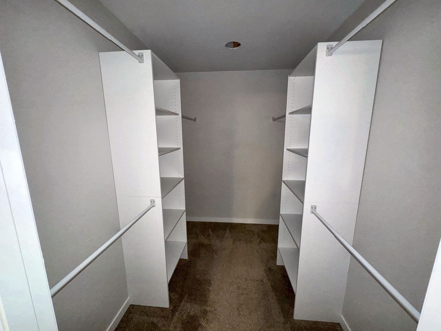 Germantown Apartment: W162 N11811 Park Ave.