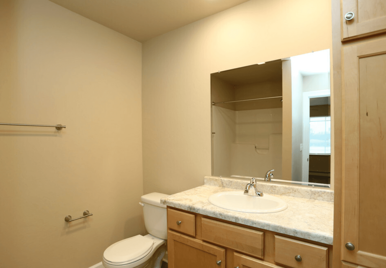 Lake Mills Apartment: 1000-1017 E. Brewster Drive