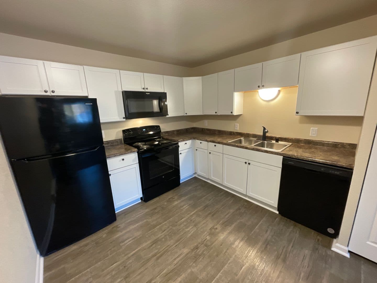 Marshfield Apartment: 1501   1521 S. Locust Avenue