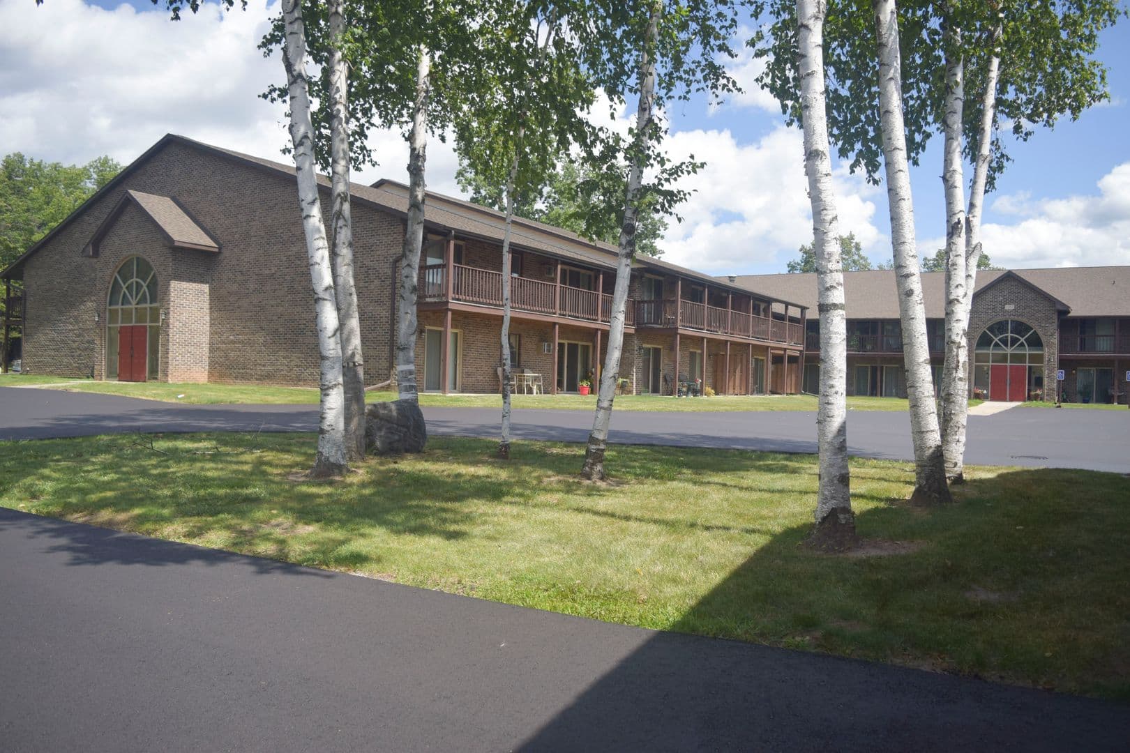 Green Bay Apartment: 1040, 1110, 1130 & 1140 Moraine Way