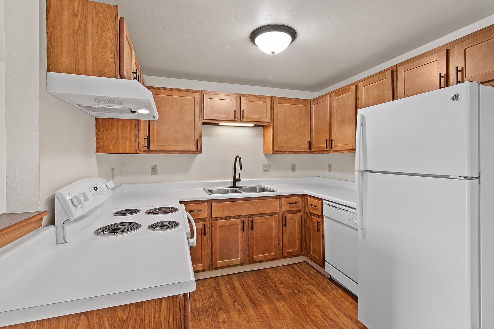 Green Bay Apartment: 1040, 1110, 1130 & 1140 Moraine Way