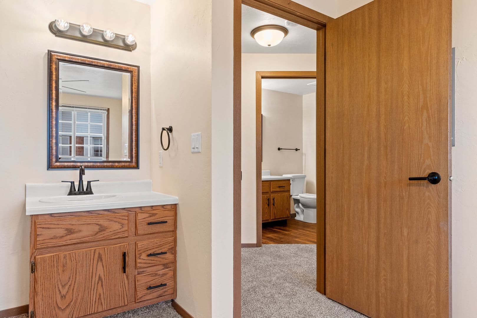 De Pere Apartment: 1258-1290 Scheuring Road