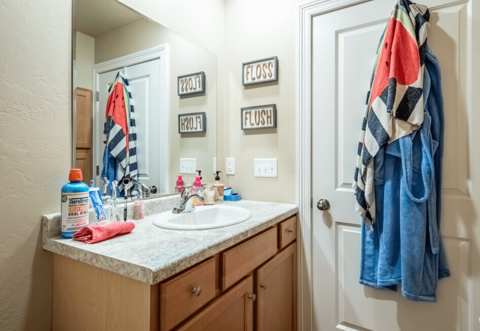 Lake Mills Apartment: 800-820 Brewster Drive