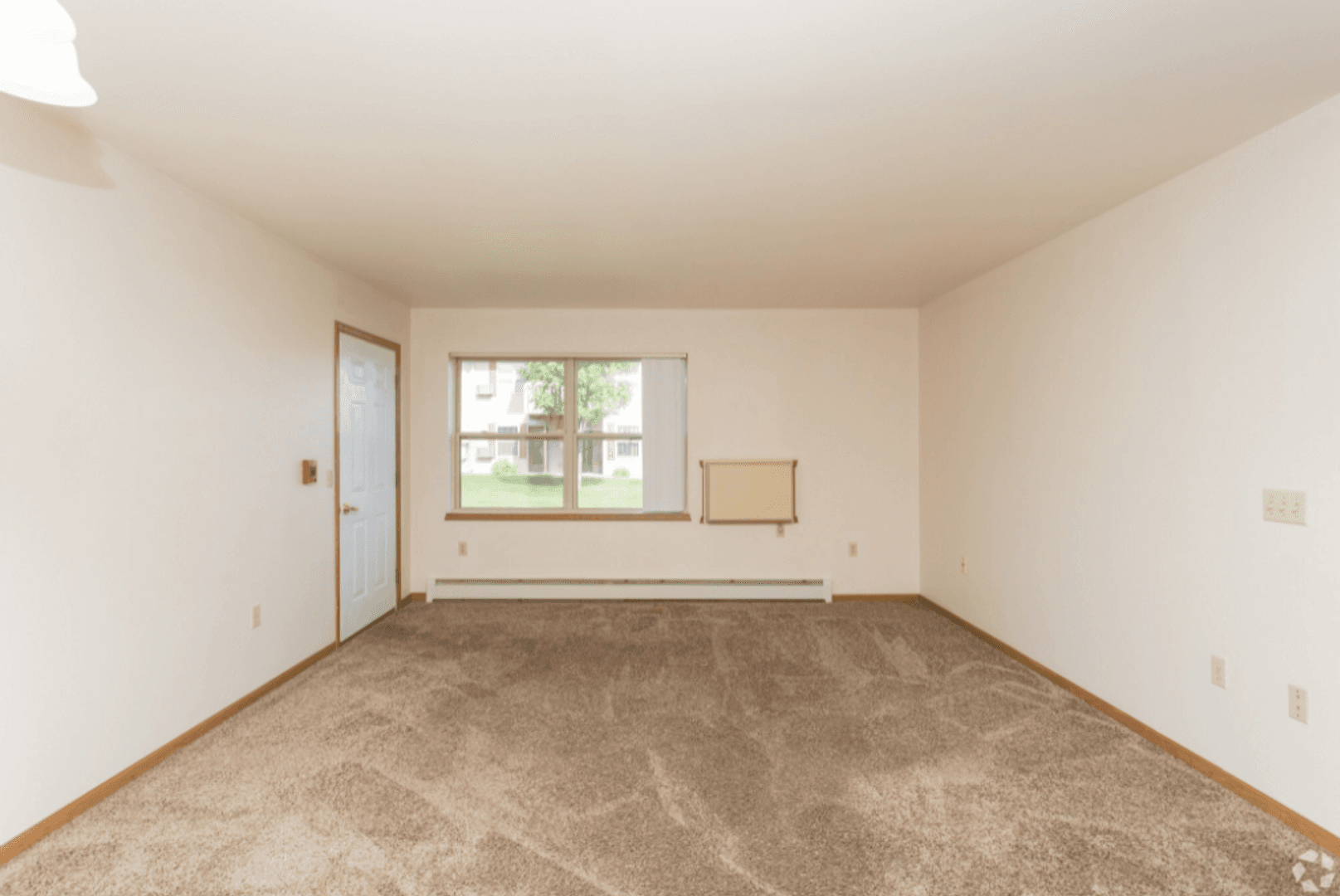 Marshfield Apartment: 905   1013 East Grant St.