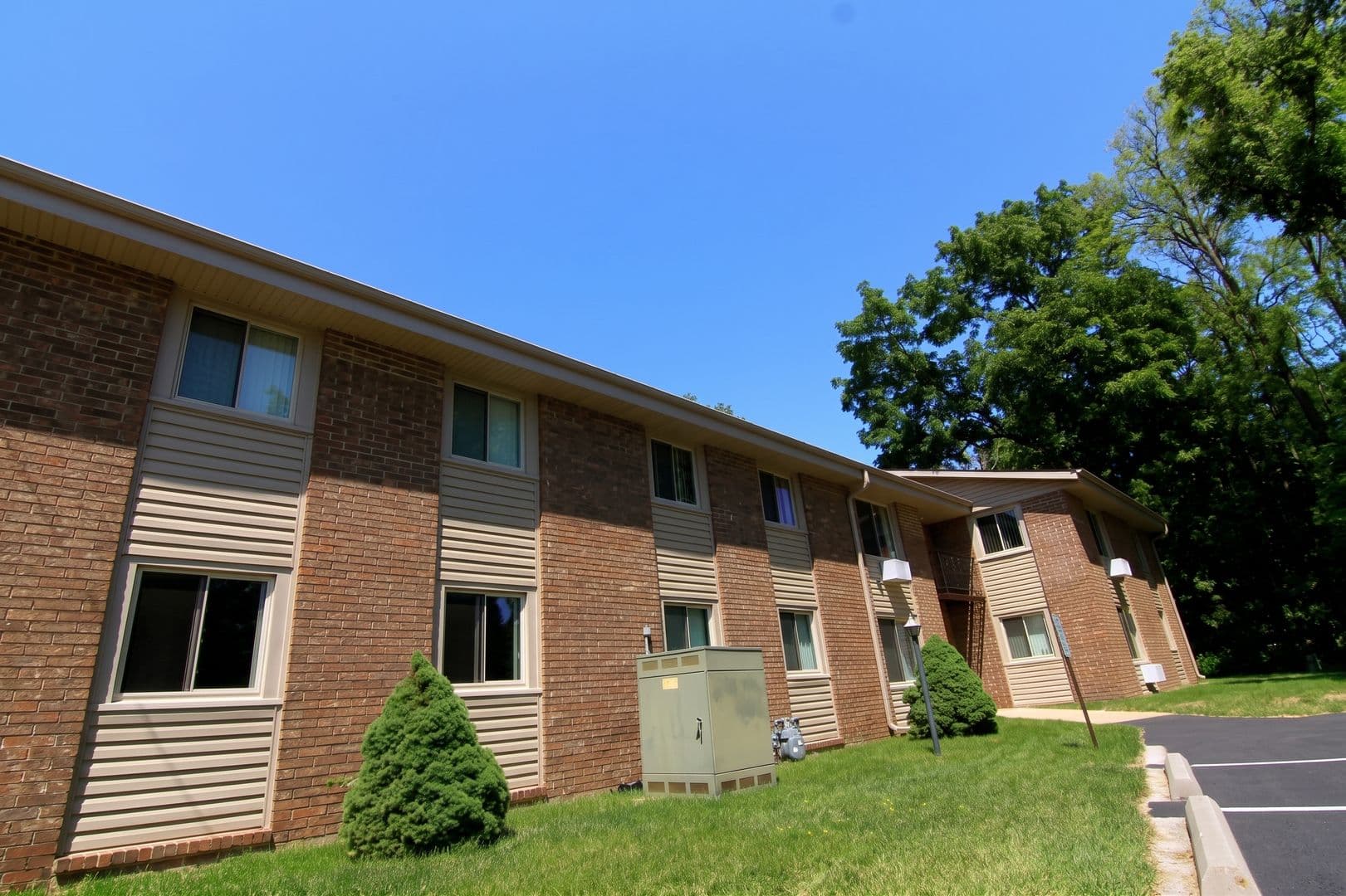 Lake Mills Apartment: 400 Browns Court