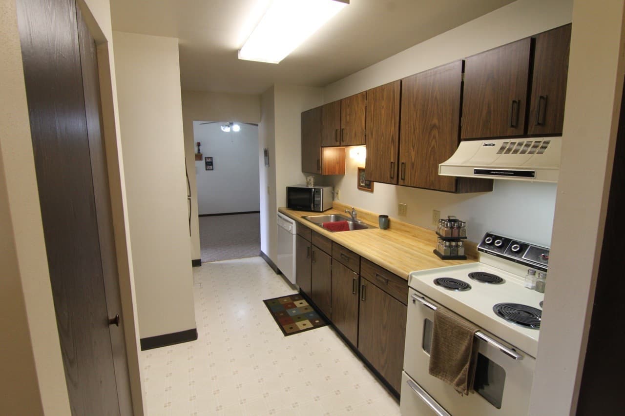 Marshfield Apartment: 1500   1508 S. Adams Ave.