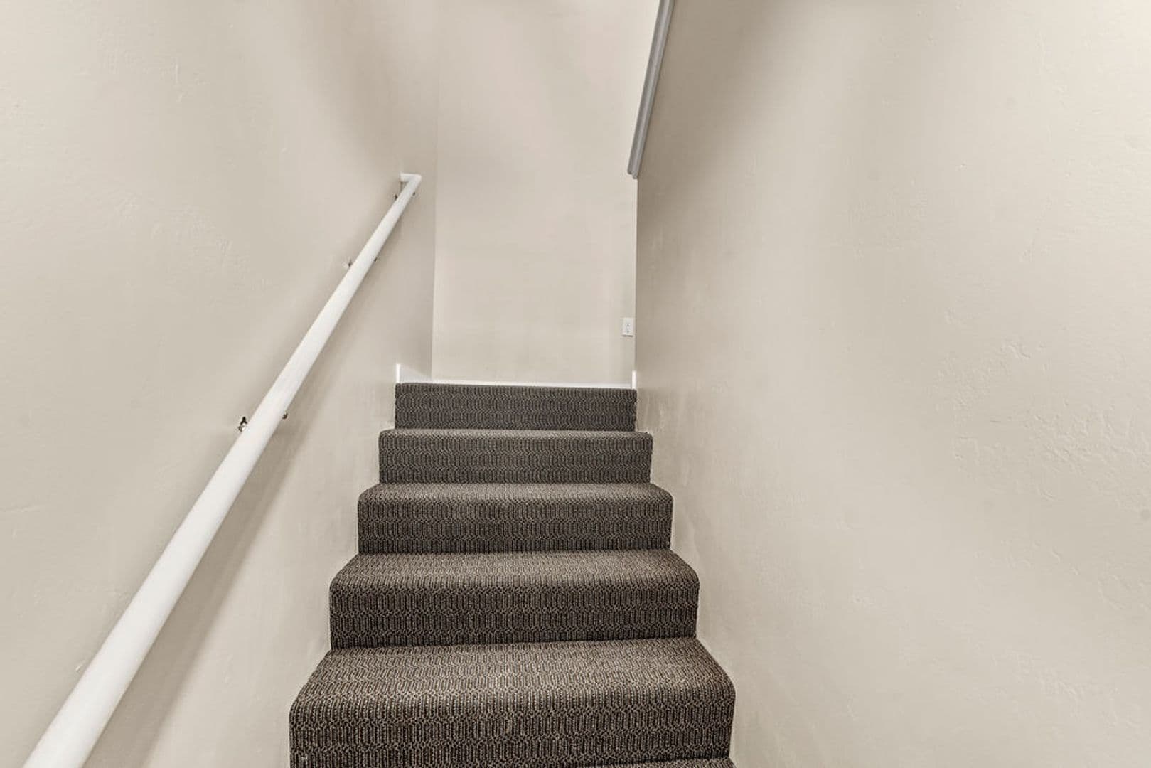 Johnson Creek Apartment: 175-200 Pondview Drive