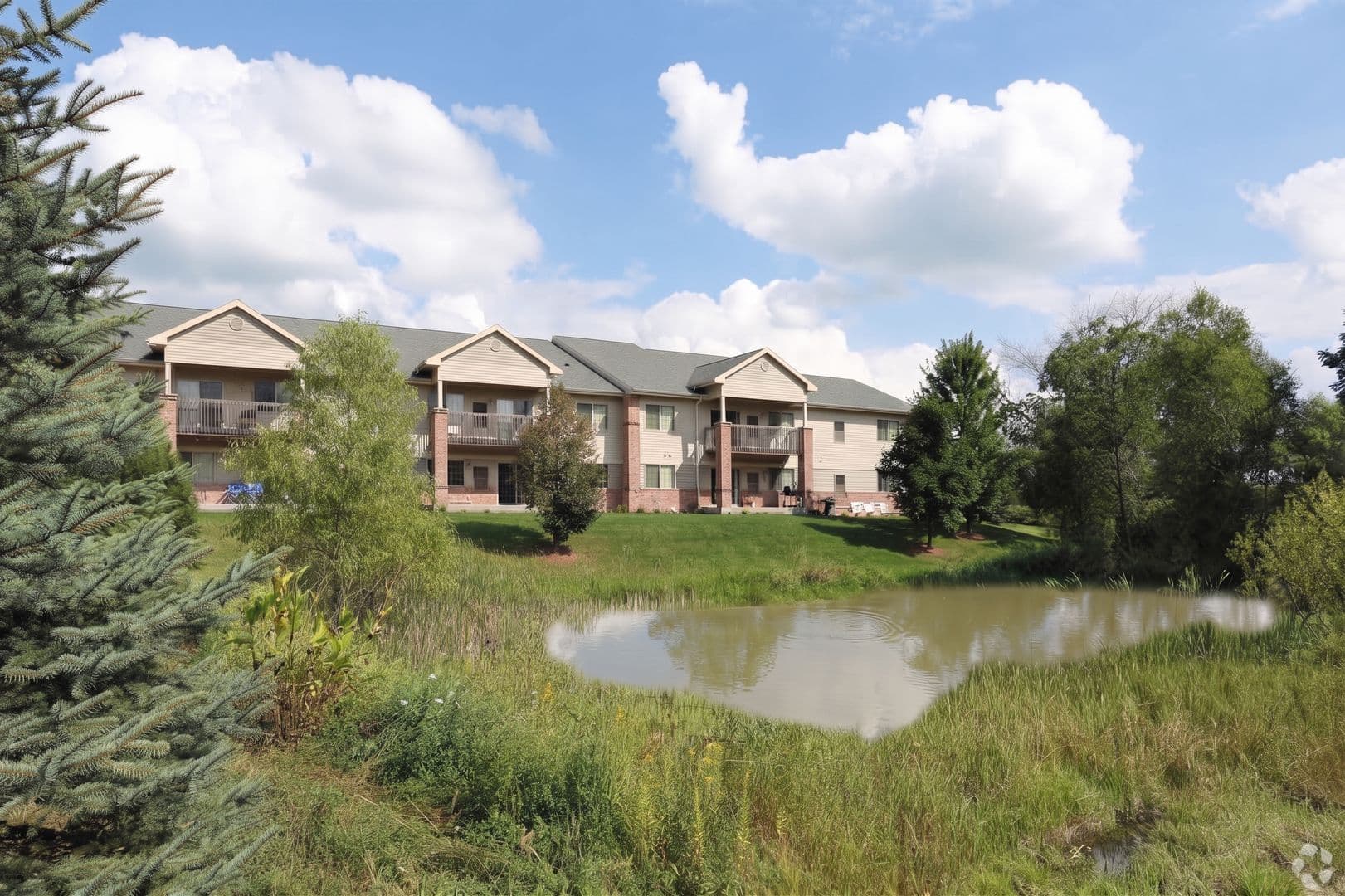 Whitewater Apartment: 533 & 539 W. Caine St