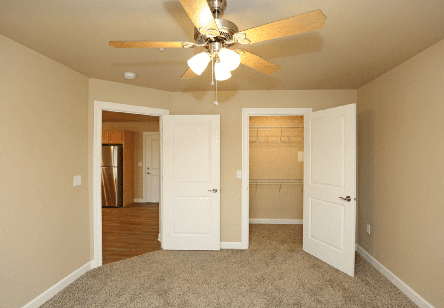 Lake Mills Apartment: 1000-1017 E. Brewster Drive