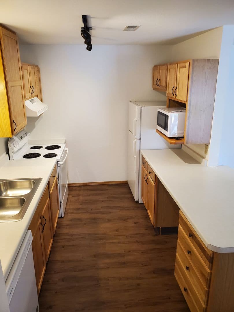 Sheboygan Apartment: 2114 2210 Meadowland Drive