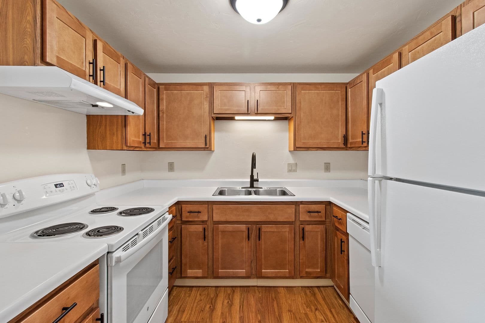 Green Bay Apartment: 1040, 1110, 1130 & 1140 Moraine Way