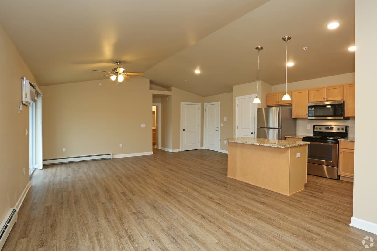 Lake Mills Apartment: 800-820 Brewster Drive