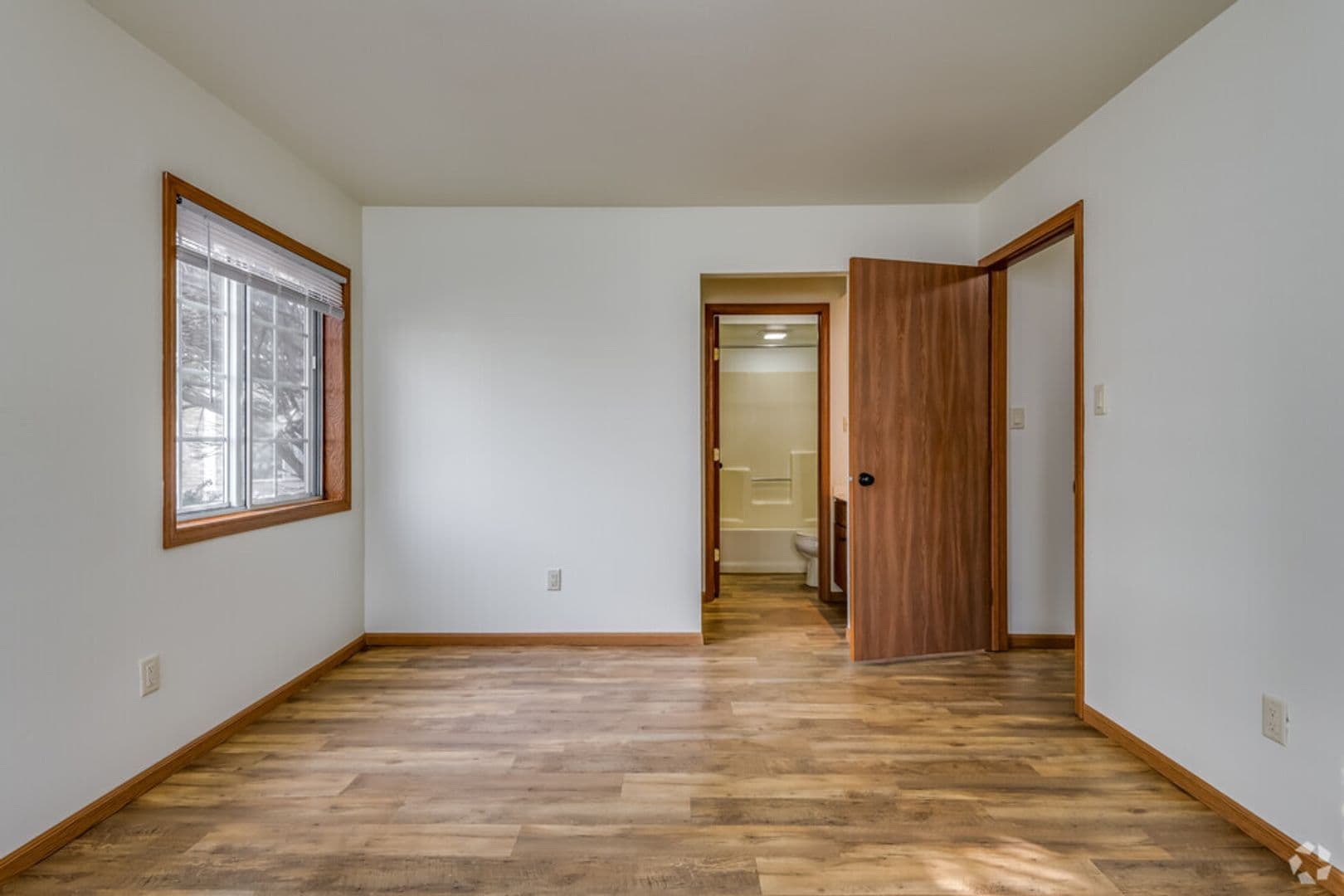 Green Bay Apartment: 2008 2108 Memorial Drive
